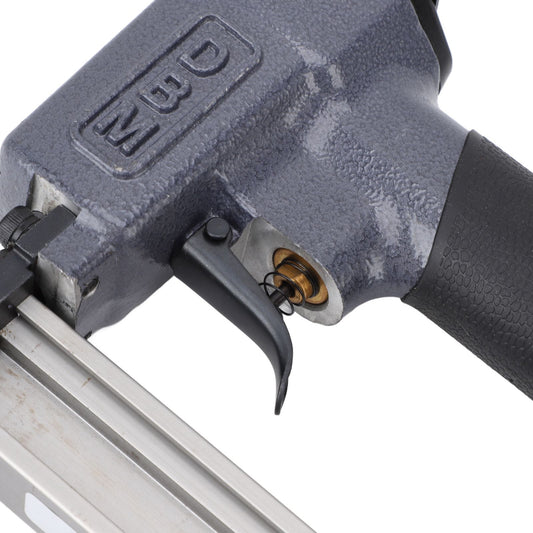 Pneumatic Brad Nailer Quiet 100 Nails Capacity 0.4Mpa to 0.8Mpa Air Nailer Tool for Framing Woodworking