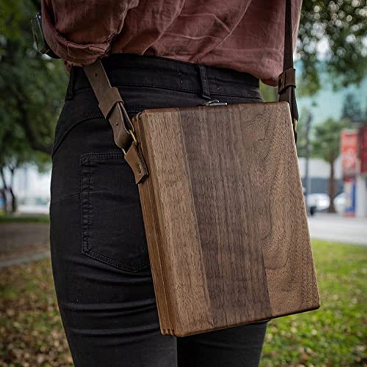 Multifunctional Wooden Shoulder Bag - Vintage Design for Artists & Writers - Artist Tool Set - Brush, Tool Storage Box - Sketch Box - Easel - with Storage Pockets and Adjustable Strap - 25x19x6 cm